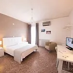 Riviera Hotel